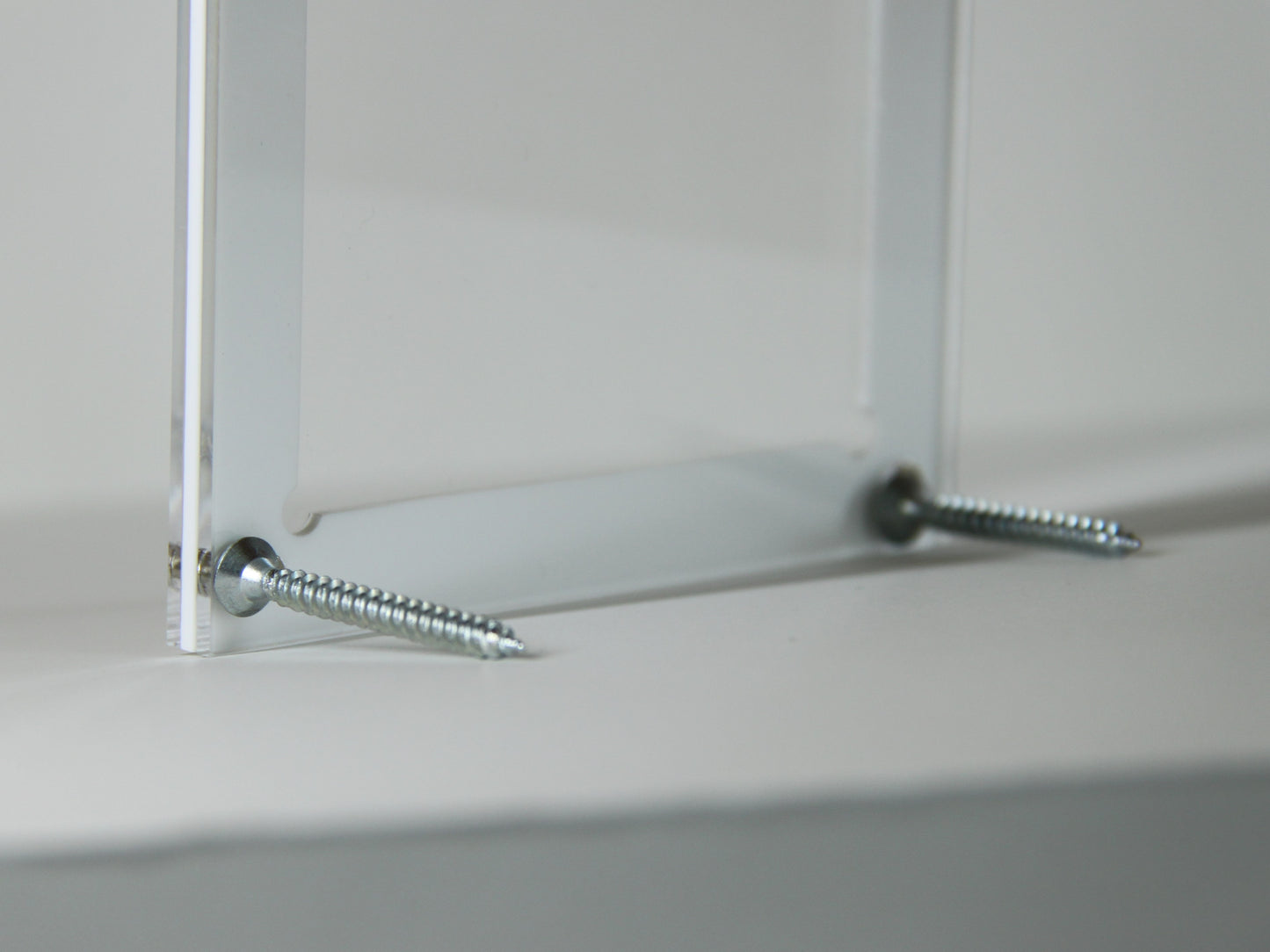 Magnetic Acrylic Protective Card Holder For One Single Card (white) - Acrydis