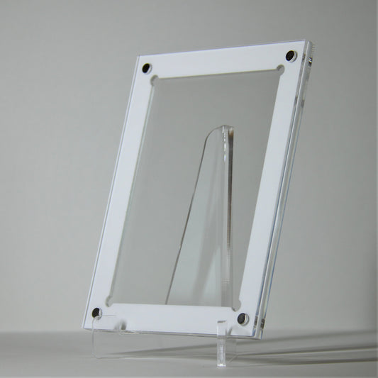 Magnetic Acrylic Protective Card Holder For One Single Card (white) - Acrydis