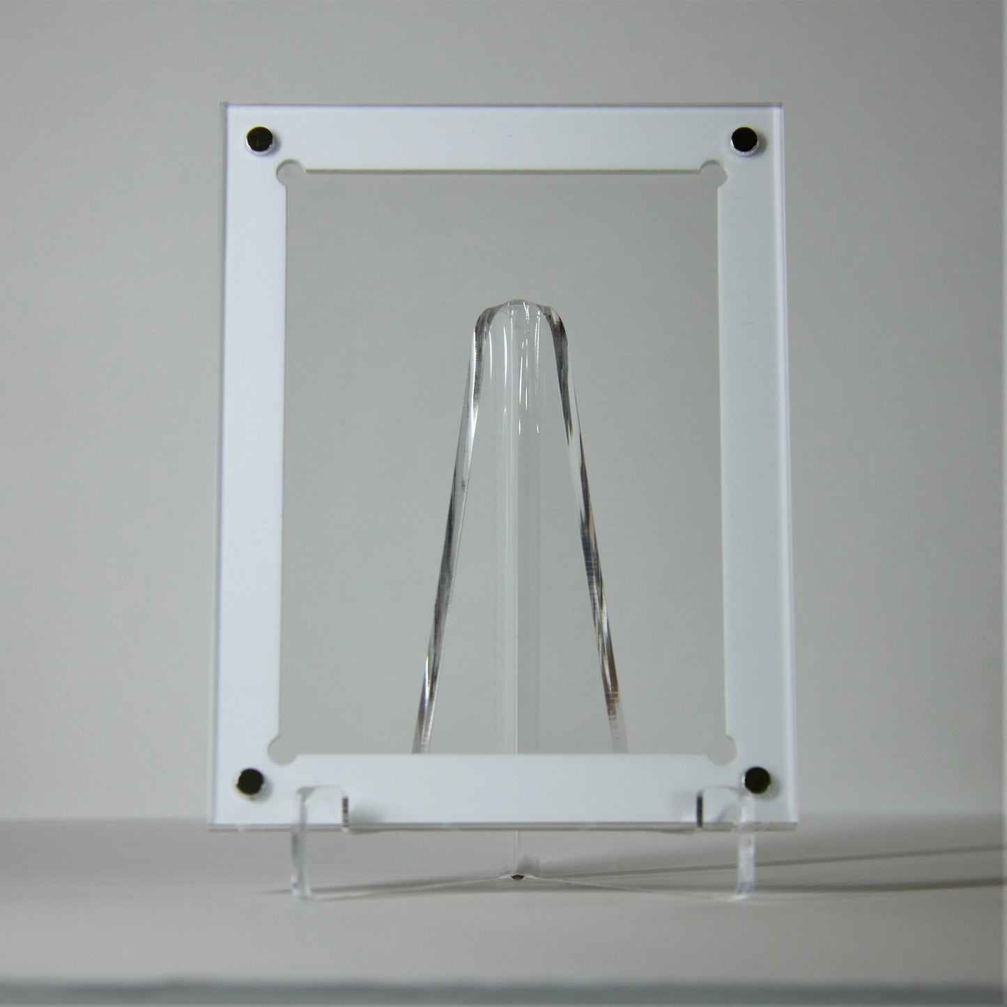 Magnetic Acrylic Protective Card Holder For One Single Card (white) - Acrydis