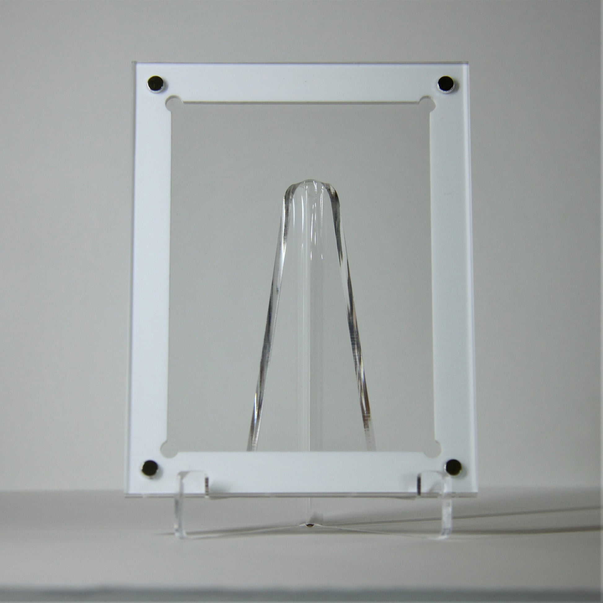 Magnetic Acrylic Protective Card Holder For One Single Card (white) - Acrydis
