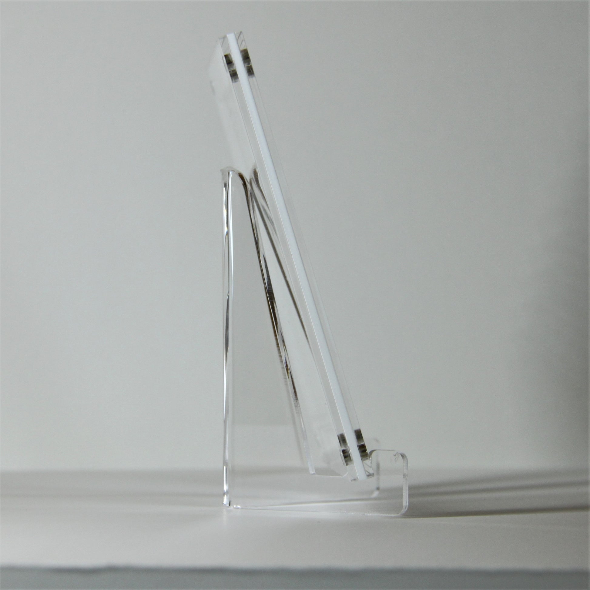 Magnetic Acrylic Protective Card Holder For One Single Card (white) - Acrydis