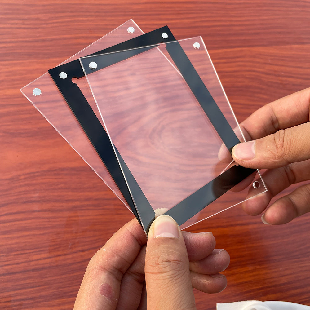 Magnetic Acrylic Protective Display For One Single Card (black) - Acrydis